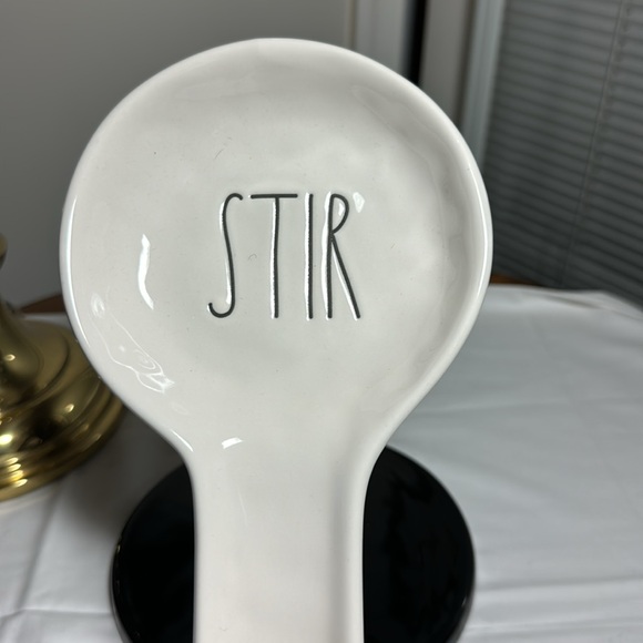 Rae Dunn spoon rest - Picture 2 of 2
